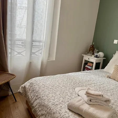 Niché Au Cœur De Montmartre Appartamento Parigi